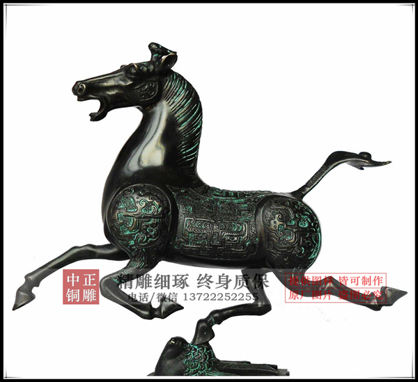 大型馬踏飛燕銅像