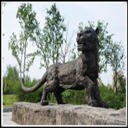 動物園老虎雕塑