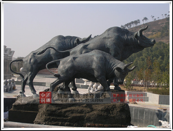開(kāi)拓牛銅雕