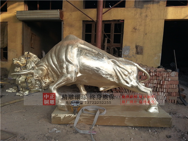 鑄黃銅拓荒牛雕塑