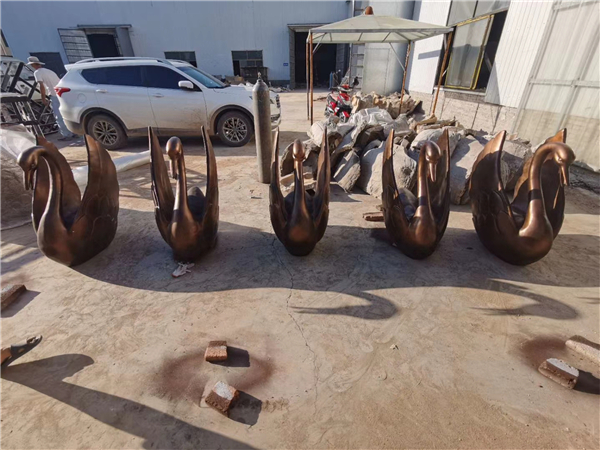 加工天鵝銅像.jpg 加工天鵝銅像.jpg