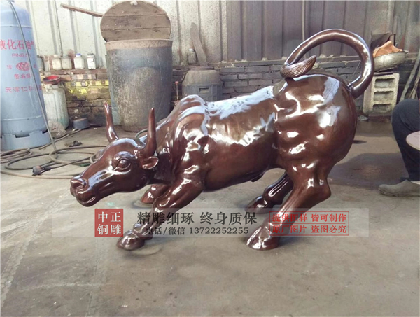 辦公室小型華爾街銅牛.jpg 辦公室小型華爾街銅牛.jpg