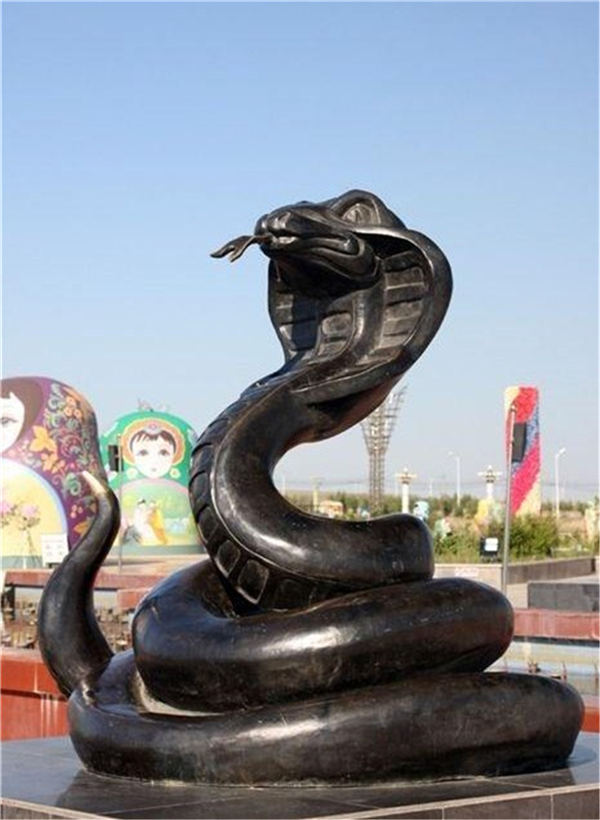 蛇雕塑圖片.jpg 蛇雕塑圖片.jpg