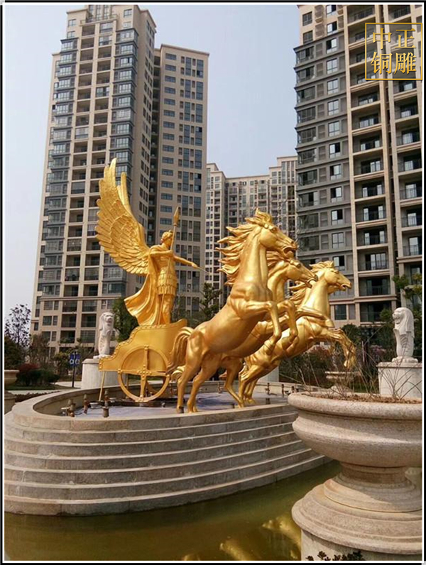 廣場群馬銅雕塑.jpg 廣場群馬銅雕塑.jpg