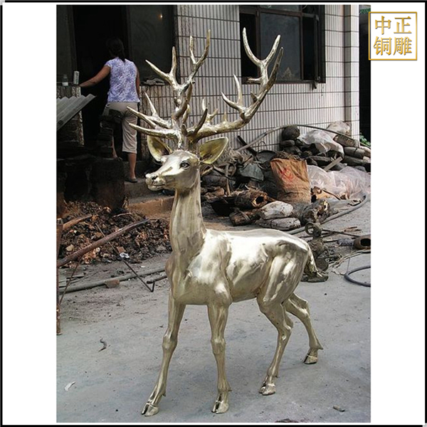 鎏金梅花鹿雕塑.jpg 鎏金梅花鹿雕塑.jpg