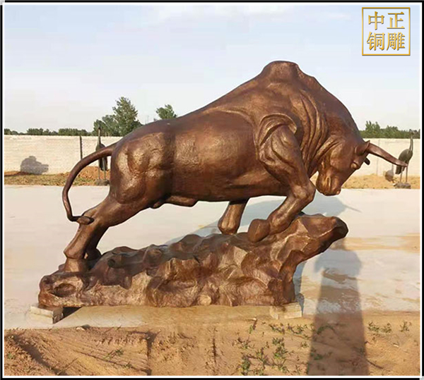 廣場開拓牛雕塑