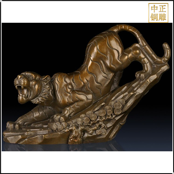 下山銅老虎擺件.jpg 下山銅老虎擺件.jpg