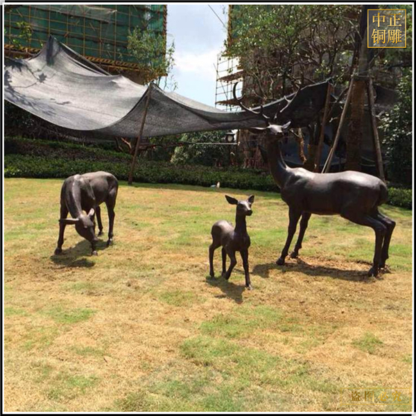一家三口銅鹿雕塑.jpg 一家三口銅鹿雕塑.jpg