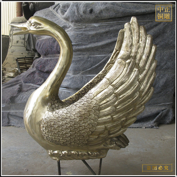 銅天鵝擺件鑄造加工.jpg 銅天鵝擺件鑄造加工.jpg