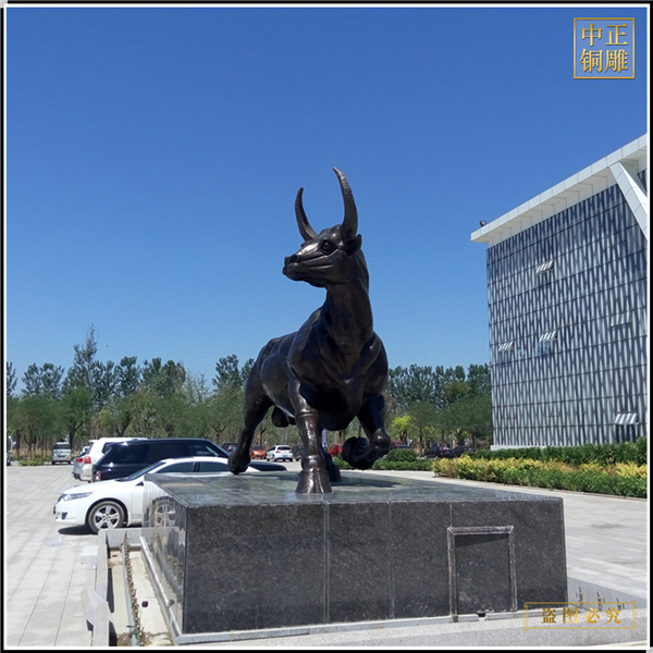 h大型鎏金銅牛定做廠.jpg h大型鎏金銅牛定做廠.jpg