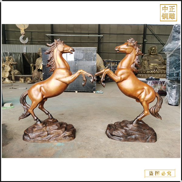 純銅小號馬到成功擺件鑄造.jpg 純銅小號馬到成功擺件鑄造.jpg