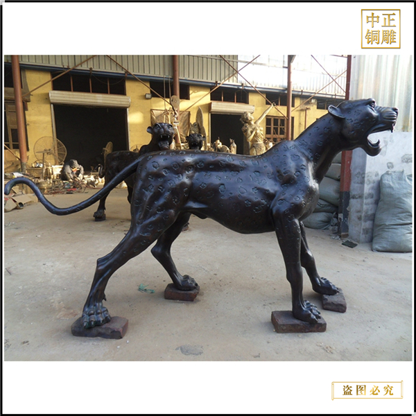 景觀金錢豹銅雕塑鑄造價格.jpg 景觀金錢豹銅雕塑鑄造價格.jpg