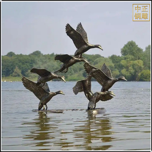 水中天鵝景觀(guān)銅雕塑